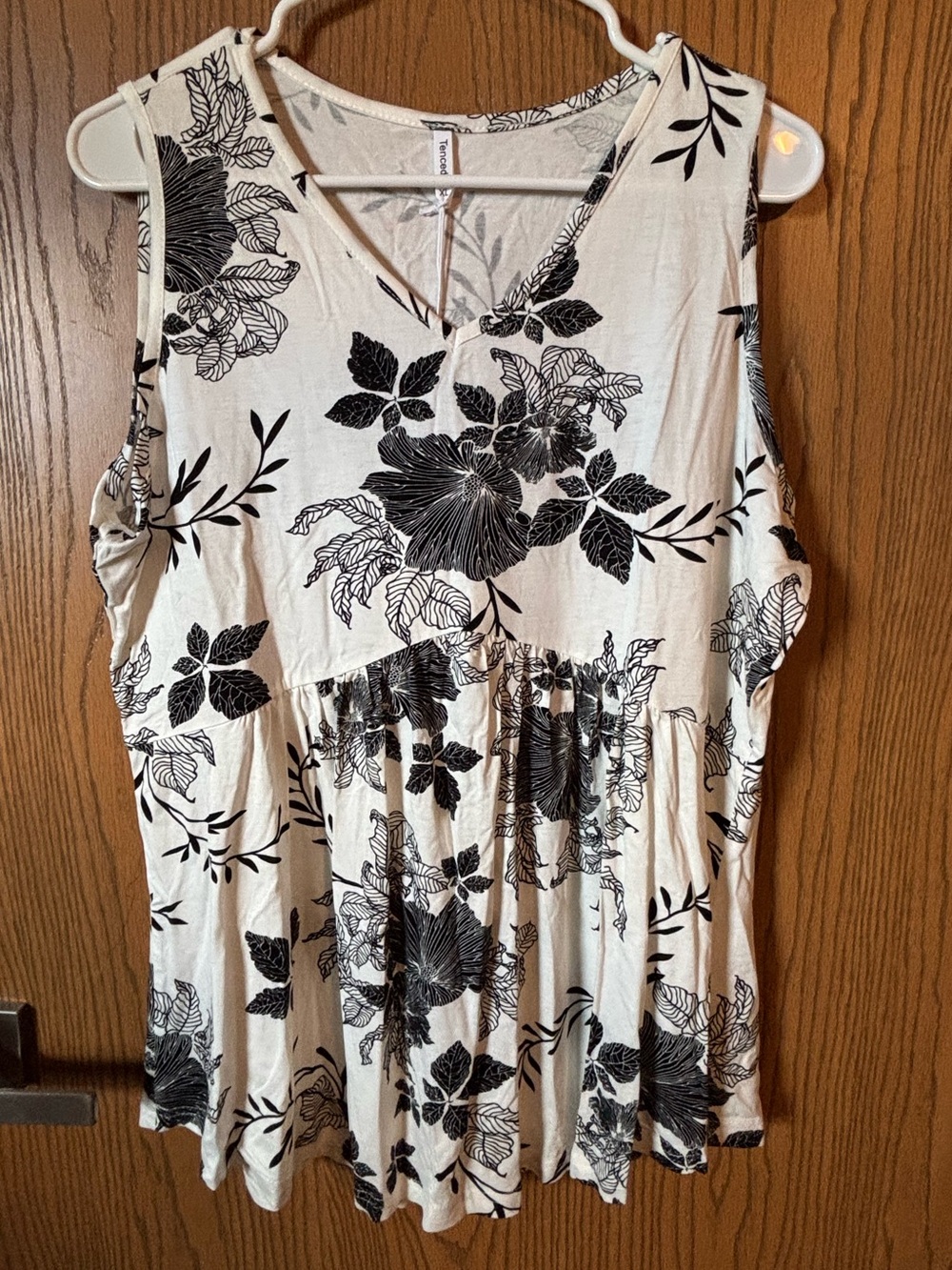 Sleeveless V-Neck Floral Tank Top - Black on Cream
